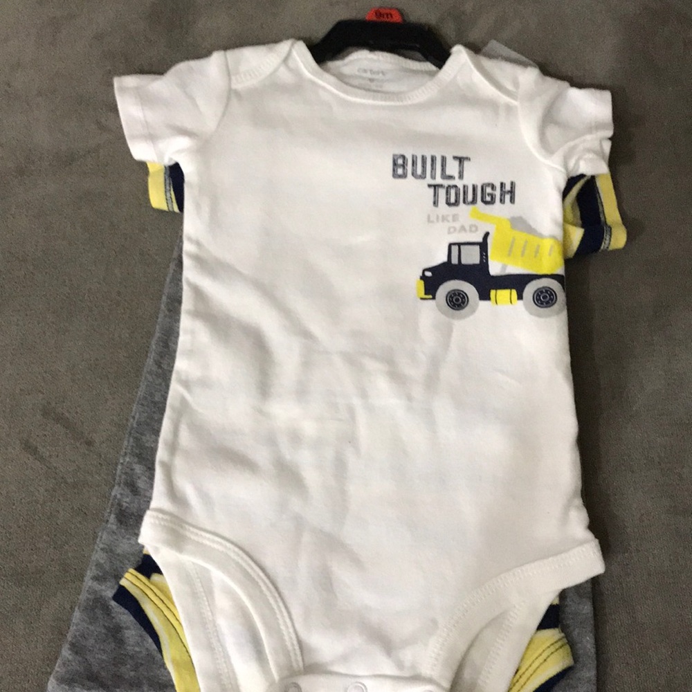 NWT Carter’s onesie set